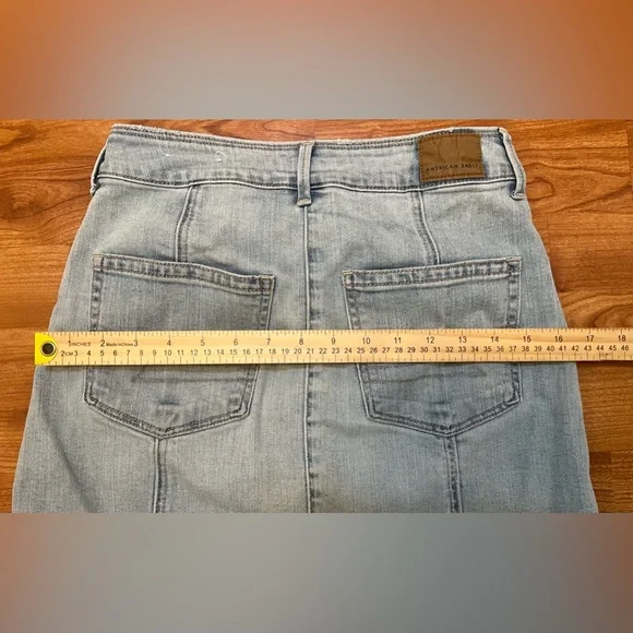 American Eagle Denim Mini Skirt Sz 2 Light Wash Button Front Stretch - Picture 7 of 8